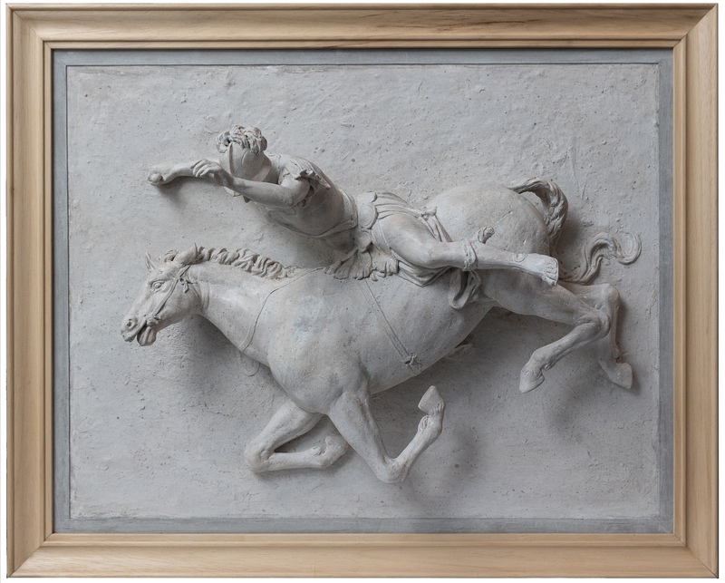Rilievo tattile del Marco Curzio che si getta nella voragine, realizzato dallo scultore Stefano Prisco